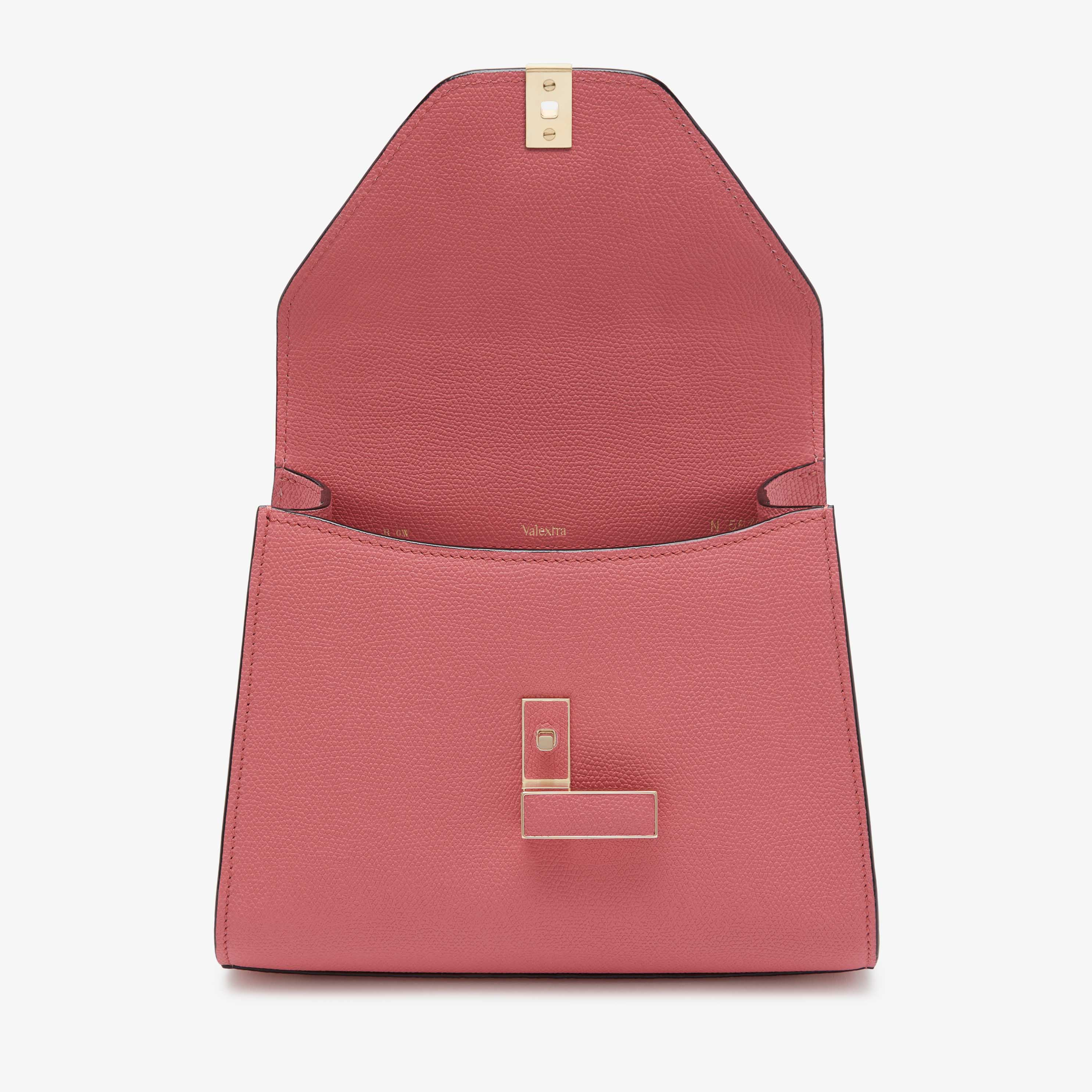 I speak fluent Italian bucket bag store new rose